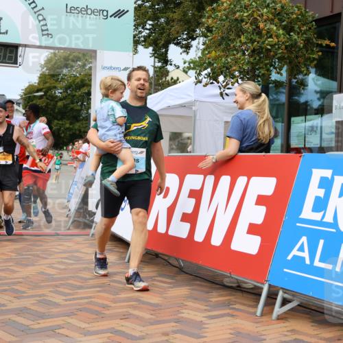 31.08.2025 - 21. Blankeneser Heldenlauf Strokosch-Dieckow http://msf.ph/oto/8692809 31.08.2025 12:37:35 Ziel 5170, 5361, 5265, 5699, 5698, 5617, 4175 meine-sportfotos.de