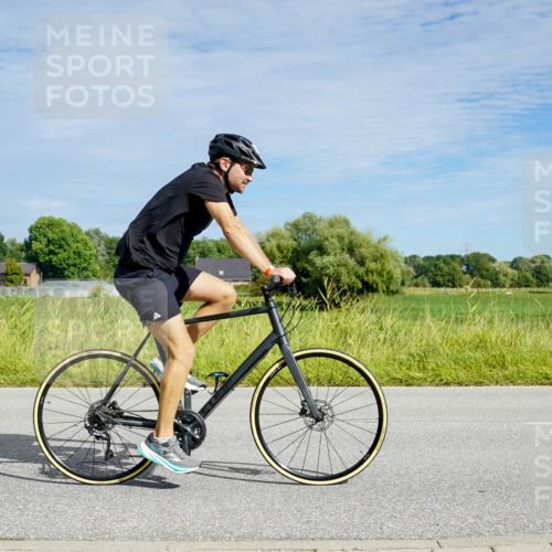 31.08.2025 - Elbe Triathlon Hamburg Michael Burmester http://msf.ph/oto/8692847 31.08.2025 10:49:54 Radfahren 886, 1136, 1167, 1191, 1364 meine-sportfotos.de