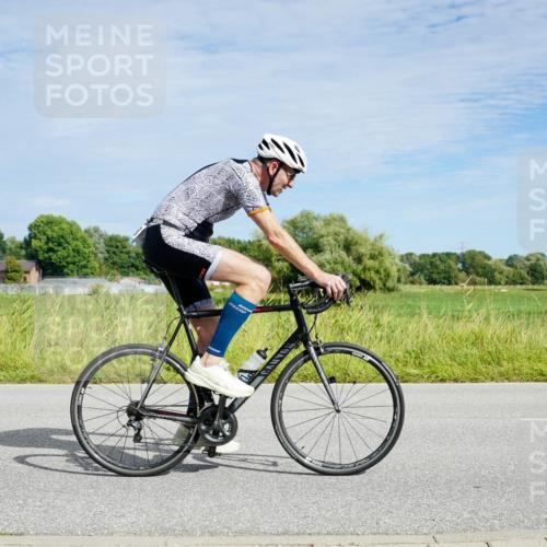 31.08.2025 - Elbe Triathlon Hamburg Michael Burmester http://msf.ph/oto/8692866 31.08.2025 10:50:35 Radfahren 1328, 1333 meine-sportfotos.de