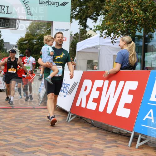 31.08.2025 - 21. Blankeneser Heldenlauf Strokosch-Dieckow http://msf.ph/oto/8692881 31.08.2025 12:37:35 Ziel 5170, 5361, 5265, 5699, 5698, 5617, 4175 meine-sportfotos.de