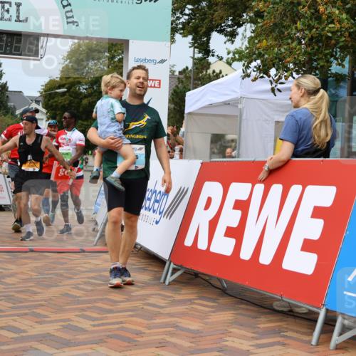 31.08.2025 - 21. Blankeneser Heldenlauf Strokosch-Dieckow http://msf.ph/oto/8692896 31.08.2025 12:37:35 Ziel 5170, 5361, 5265, 5699, 5698, 5617, 4175 meine-sportfotos.de