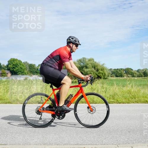 31.08.2025 - Elbe Triathlon Hamburg Michael Burmester http://msf.ph/oto/8692924 31.08.2025 10:52:28 Radfahren 1137 meine-sportfotos.de