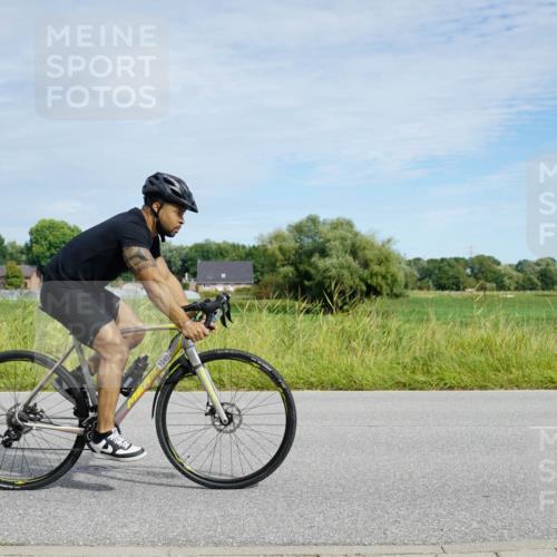 31.08.2025 - Elbe Triathlon Hamburg Michael Burmester http://msf.ph/oto/8692952 31.08.2025 10:53:39 Radfahren 1040, 1381, 1386 meine-sportfotos.de