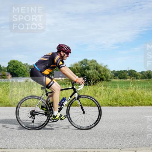 31.08.2025 - Elbe Triathlon Hamburg Michael Burmester http://msf.ph/oto/8692971 31.08.2025 10:54:20 Radfahren 923, 1178, 1388, 1422, 1425 meine-sportfotos.de