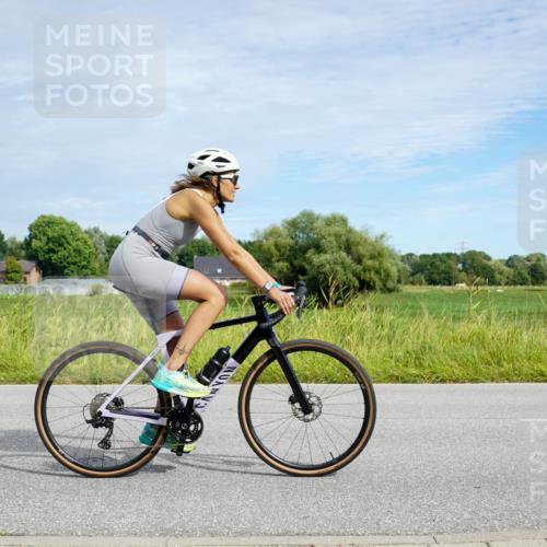 31.08.2025 - Elbe Triathlon Hamburg Michael Burmester http://msf.ph/oto/8692988 31.08.2025 10:54:53 Radfahren 1380, 1382, 1393 meine-sportfotos.de