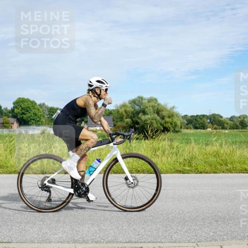 31.08.2025 - Elbe Triathlon Hamburg Michael Burmester http://msf.ph/oto/8692993 31.08.2025 10:55:03 Radfahren 1390, 1395 meine-sportfotos.de