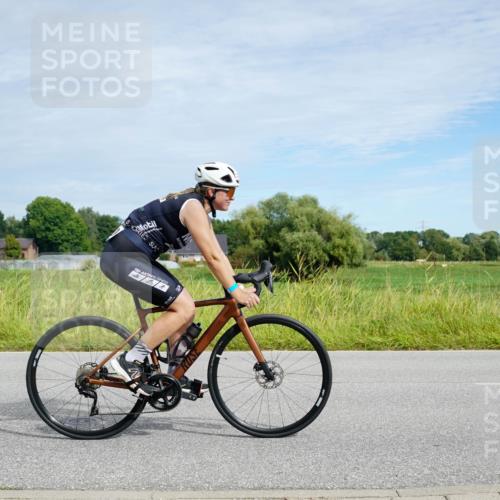 31.08.2025 - Elbe Triathlon Hamburg Michael Burmester http://msf.ph/oto/8693012 31.08.2025 10:55:49 Radfahren 877, 1298, 1400, 1462 meine-sportfotos.de