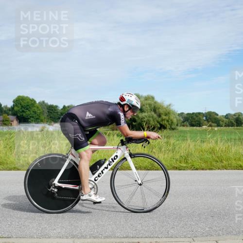 31.08.2025 - Elbe Triathlon Hamburg Michael Burmester http://msf.ph/oto/8693015 31.08.2025 10:55:52 Radfahren 877, 1298, 1400, 1443 meine-sportfotos.de