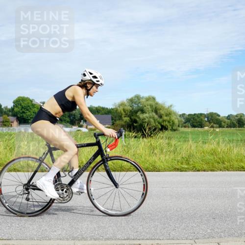 31.08.2025 - Elbe Triathlon Hamburg Michael Burmester http://msf.ph/oto/8693016 31.08.2025 10:55:54 Radfahren 877, 1298, 1400, 1443, 1476 meine-sportfotos.de