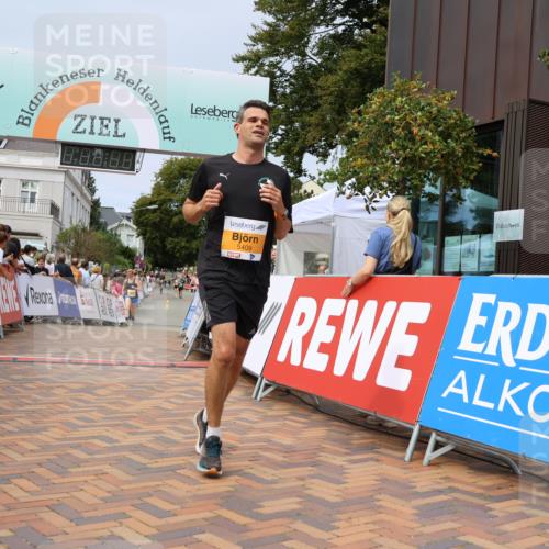 31.08.2025 - 21. Blankeneser Heldenlauf Strokosch-Dieckow http://msf.ph/oto/8693098 31.08.2025 12:37:13 Ziel 5409, 4365 meine-sportfotos.de