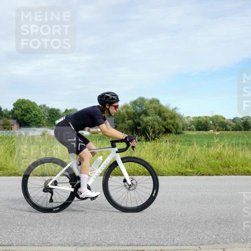 31.08.2025 - Elbe Triathlon Hamburg Michael Burmester http://msf.ph/oto/8693201 31.08.2025 11:02:42 Radfahren 401, 1332, 1512 meine-sportfotos.de