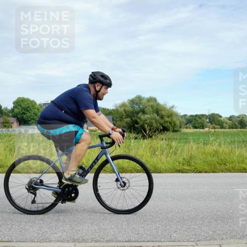 31.08.2025 - Elbe Triathlon Hamburg Michael Burmester http://msf.ph/oto/8693299 31.08.2025 11:06:59 Radfahren 952, 1172, 1333, 1561 meine-sportfotos.de