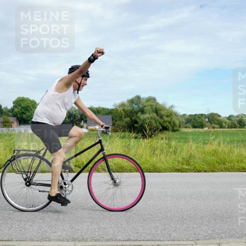 31.08.2025 - Elbe Triathlon Hamburg Michael Burmester http://msf.ph/oto/8693307 31.08.2025 11:07:13 Radfahren 1340, 1477 meine-sportfotos.de