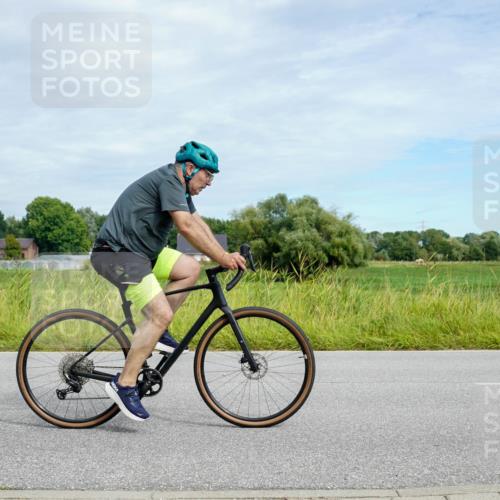 31.08.2025 - Elbe Triathlon Hamburg Michael Burmester http://msf.ph/oto/8693322 31.08.2025 11:08:09 Radfahren 1325 meine-sportfotos.de