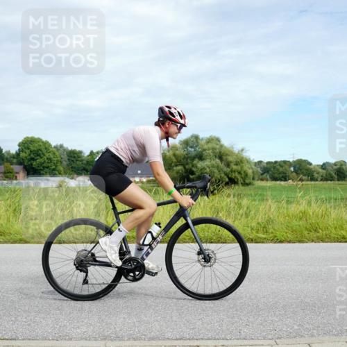 31.08.2025 - Elbe Triathlon Hamburg Michael Burmester http://msf.ph/oto/8693343 31.08.2025 11:09:06 Radfahren 1389, 1513, 1515 meine-sportfotos.de