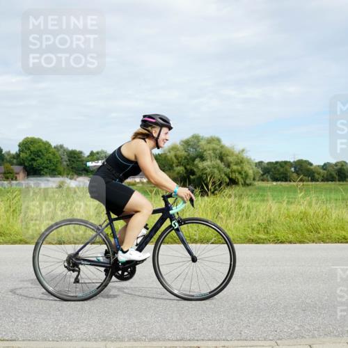 31.08.2025 - Elbe Triathlon Hamburg Michael Burmester http://msf.ph/oto/8693443 31.08.2025 11:13:52 Radfahren 1392, 1405 meine-sportfotos.de