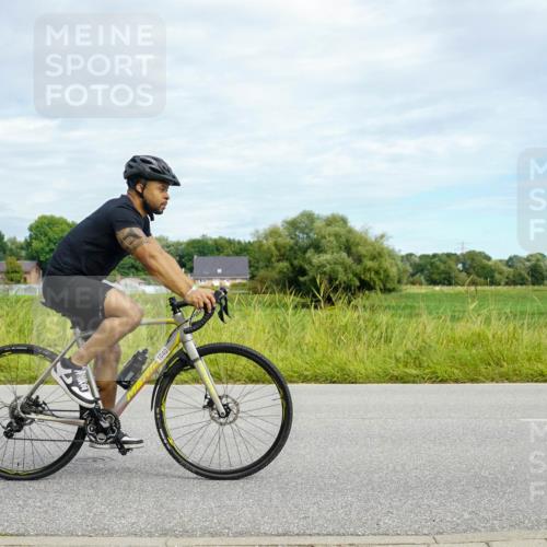 31.08.2025 - Elbe Triathlon Hamburg Michael Burmester http://msf.ph/oto/8693455 31.08.2025 11:14:31 Radfahren 1040, 1438, 1447, 1463, 1522 meine-sportfotos.de