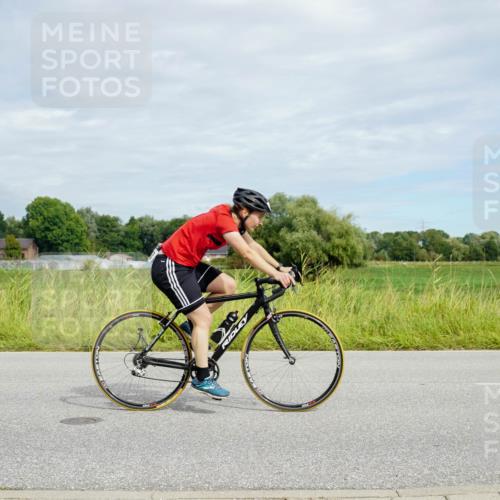 31.08.2025 - Elbe Triathlon Hamburg Michael Burmester http://msf.ph/oto/8693484 31.08.2025 11:16:02 Radfahren 1353, 1358 meine-sportfotos.de