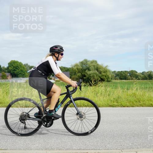 31.08.2025 - Elbe Triathlon Hamburg Michael Burmester http://msf.ph/oto/8693485 31.08.2025 11:16:02 Radfahren 1353, 1358 meine-sportfotos.de