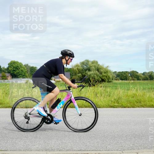 31.08.2025 - Elbe Triathlon Hamburg Michael Burmester http://msf.ph/oto/8693507 31.08.2025 11:17:57 Radfahren 1351, 1402, 1417 meine-sportfotos.de