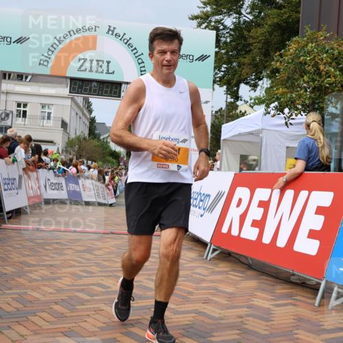 31.08.2025 - 21. Blankeneser Heldenlauf Strokosch-Dieckow http://msf.ph/oto/8693519 31.08.2025 12:36:25 Ziel 5308, 5279, 5147, 5570 meine-sportfotos.de