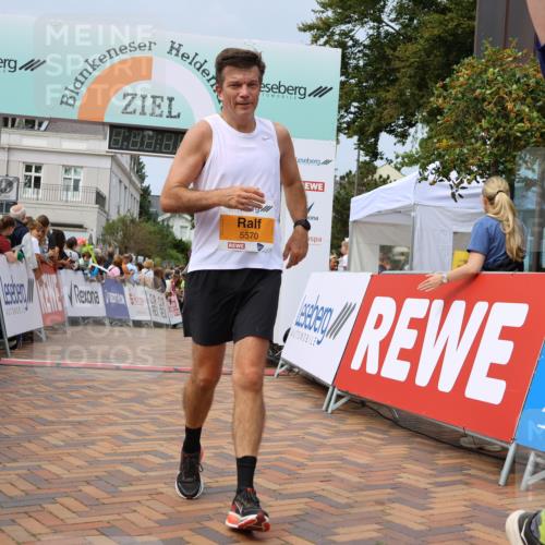 31.08.2025 - 21. Blankeneser Heldenlauf Strokosch-Dieckow http://msf.ph/oto/8693533 31.08.2025 12:36:25 Ziel 5308, 5279, 5147, 5570 meine-sportfotos.de