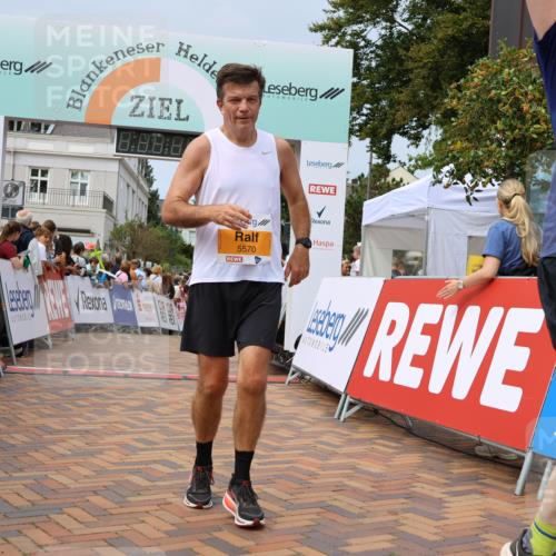 31.08.2025 - 21. Blankeneser Heldenlauf Strokosch-Dieckow http://msf.ph/oto/8693540 31.08.2025 12:36:25 Ziel 5308, 5279, 5147, 5570 meine-sportfotos.de