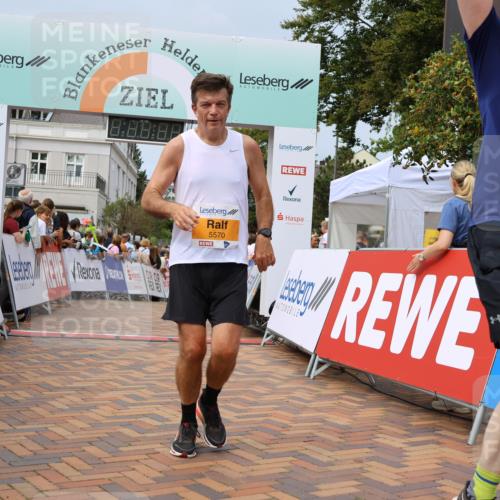 31.08.2025 - 21. Blankeneser Heldenlauf Strokosch-Dieckow http://msf.ph/oto/8693547 31.08.2025 12:36:25 Ziel 5308, 5279, 5147, 5570 meine-sportfotos.de