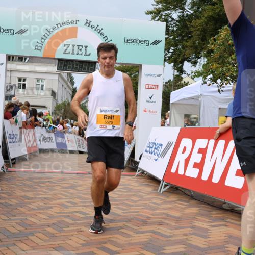 31.08.2025 - 21. Blankeneser Heldenlauf Strokosch-Dieckow http://msf.ph/oto/8693555 31.08.2025 12:36:24 Ziel 5308, 5279, 5147, 5570 meine-sportfotos.de