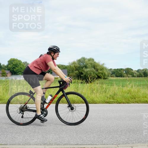 31.08.2025 - Elbe Triathlon Hamburg Michael Burmester http://msf.ph/oto/8693557 31.08.2025 11:21:02 Radfahren 1359, 1360, 1464 meine-sportfotos.de