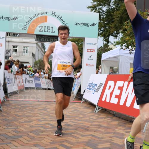31.08.2025 - 21. Blankeneser Heldenlauf Strokosch-Dieckow http://msf.ph/oto/8693563 31.08.2025 12:36:24 Ziel 5308, 5279, 5147, 5570 meine-sportfotos.de