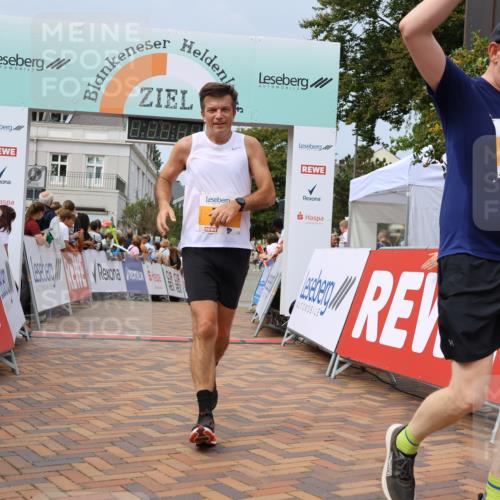 31.08.2025 - 21. Blankeneser Heldenlauf Strokosch-Dieckow http://msf.ph/oto/8693570 31.08.2025 12:36:24 Ziel 5308, 5279, 5147, 5570 meine-sportfotos.de