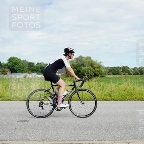 31.08.2025 - Elbe Triathlon Hamburg Michael Burmester http://msf.ph/oto/8693587 31.08.2025 11:22:51 Radfahren 1545, 1557, 1559 meine-sportfotos.de