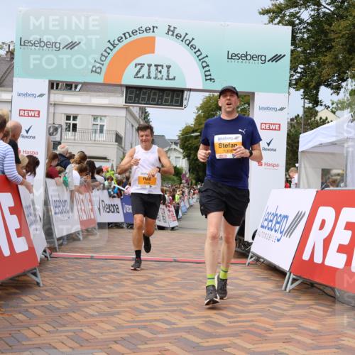 31.08.2025 - 21. Blankeneser Heldenlauf Strokosch-Dieckow http://msf.ph/oto/8693609 31.08.2025 12:36:23 Ziel 5308, 5279, 5147, 5570 meine-sportfotos.de