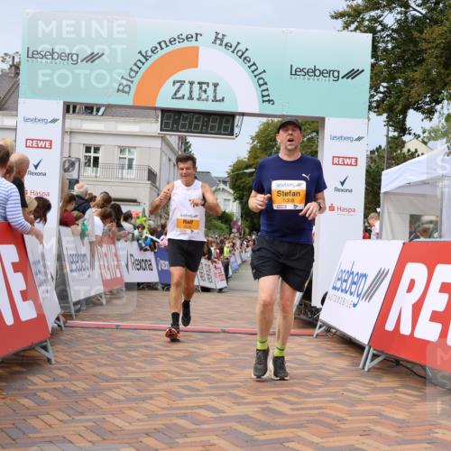 31.08.2025 - 21. Blankeneser Heldenlauf Strokosch-Dieckow http://msf.ph/oto/8693617 31.08.2025 12:36:23 Ziel 5308, 5279, 5147, 5570 meine-sportfotos.de
