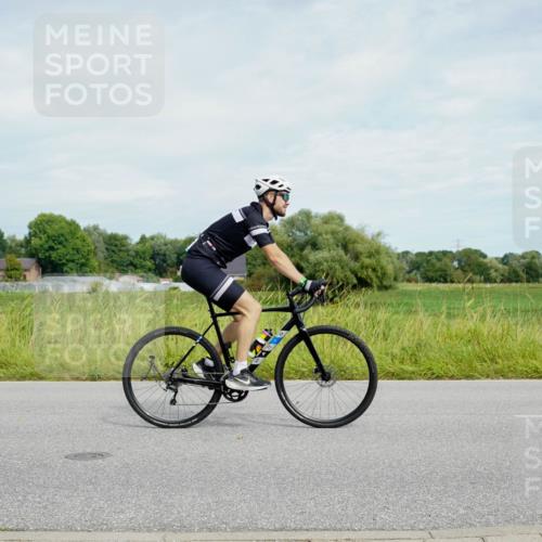 31.08.2025 - Elbe Triathlon Hamburg Michael Burmester http://msf.ph/oto/8693639 31.08.2025 11:35:20 Radfahren 1522 meine-sportfotos.de