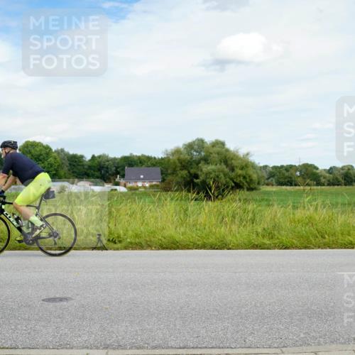 31.08.2025 - Elbe Triathlon Hamburg Michael Burmester http://msf.ph/oto/8693647 31.08.2025 12:06:58 Radfahren  meine-sportfotos.de