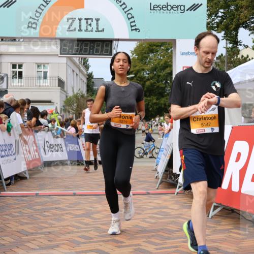 31.08.2025 - 21. Blankeneser Heldenlauf Strokosch-Dieckow http://msf.ph/oto/8693648 31.08.2025 12:36:21 Ziel 5308, 5158, 5279, 5147, 5570 meine-sportfotos.de