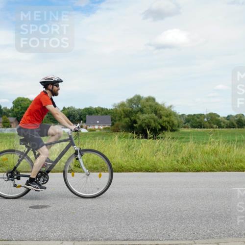 31.08.2025 - Elbe Triathlon Hamburg Michael Burmester http://msf.ph/oto/8693649 31.08.2025 12:07:46 Radfahren  meine-sportfotos.de
