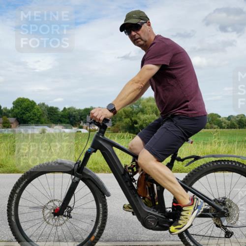 31.08.2025 - Elbe Triathlon Hamburg Michael Burmester http://msf.ph/oto/8693660 31.08.2025 12:12:38 Radfahren  meine-sportfotos.de