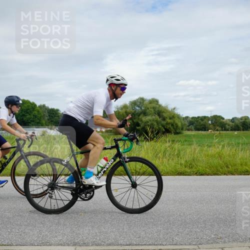 31.08.2025 - Elbe Triathlon Hamburg Michael Burmester http://msf.ph/oto/8693690 31.08.2025 12:26:05 Radfahren  meine-sportfotos.de