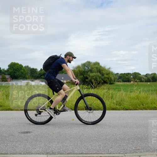 31.08.2025 - Elbe Triathlon Hamburg Michael Burmester http://msf.ph/oto/8693692 31.08.2025 12:26:29 Radfahren  meine-sportfotos.de