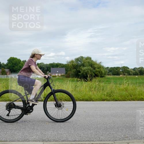 31.08.2025 - Elbe Triathlon Hamburg Michael Burmester http://msf.ph/oto/8693694 31.08.2025 12:26:53 Radfahren  meine-sportfotos.de