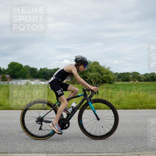 31.08.2025 - Elbe Triathlon Hamburg Michael Burmester http://msf.ph/oto/8693700 31.08.2025 12:32:48 Radfahren 1656, 1657 meine-sportfotos.de