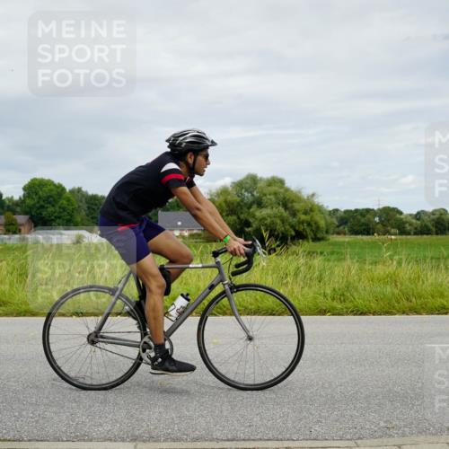 31.08.2025 - Elbe Triathlon Hamburg Michael Burmester http://msf.ph/oto/8693719 31.08.2025 12:35:58 Radfahren 1655 meine-sportfotos.de