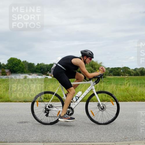 31.08.2025 - Elbe Triathlon Hamburg Michael Burmester http://msf.ph/oto/8693721 31.08.2025 12:36:01 Radfahren 1655 meine-sportfotos.de