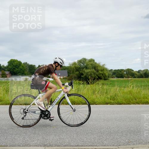 31.08.2025 - Elbe Triathlon Hamburg Michael Burmester http://msf.ph/oto/8693723 31.08.2025 12:36:50 Radfahren 1637, 1659 meine-sportfotos.de