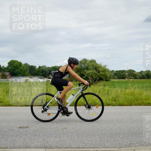 31.08.2025 - Elbe Triathlon Hamburg Michael Burmester http://msf.ph/oto/8693725 31.08.2025 12:37:34 Radfahren 1654, 1663 meine-sportfotos.de