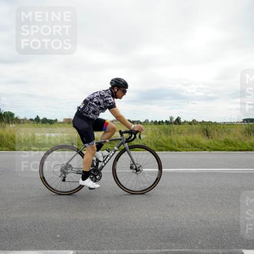 31.08.2025 - Elbe Triathlon Hamburg Michael Burmester http://msf.ph/oto/8693744 31.08.2025 13:39:30 Radfahren  meine-sportfotos.de