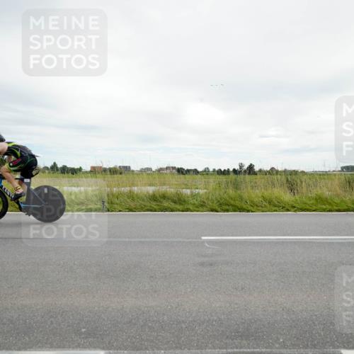 31.08.2025 - Elbe Triathlon Hamburg Michael Burmester http://msf.ph/oto/8693762 31.08.2025 14:05:42 Radfahren  meine-sportfotos.de